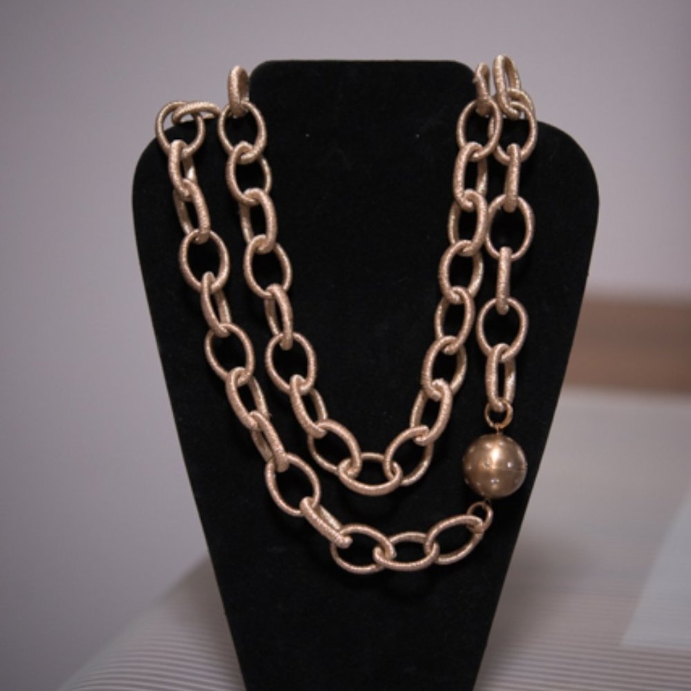 Necklace in rose textile with rose metal accent ba
